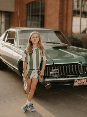 Minimalist Folk Co Girls Size 6-7Y 2 Piece Green & White Stripe Set